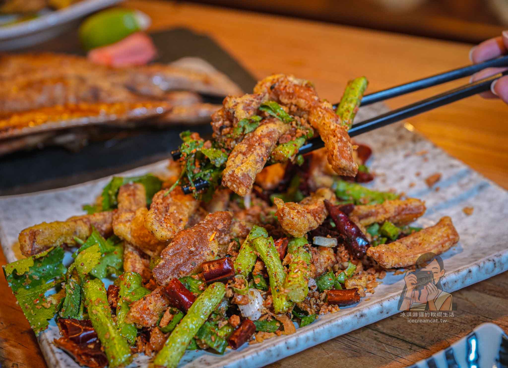 【桃園美食】小料理食事處｜桃園後站必吃日料居酒屋，高評價串燒＋生魚片，宵夜聚餐首選 @冰淇淋貓的軟爛生活