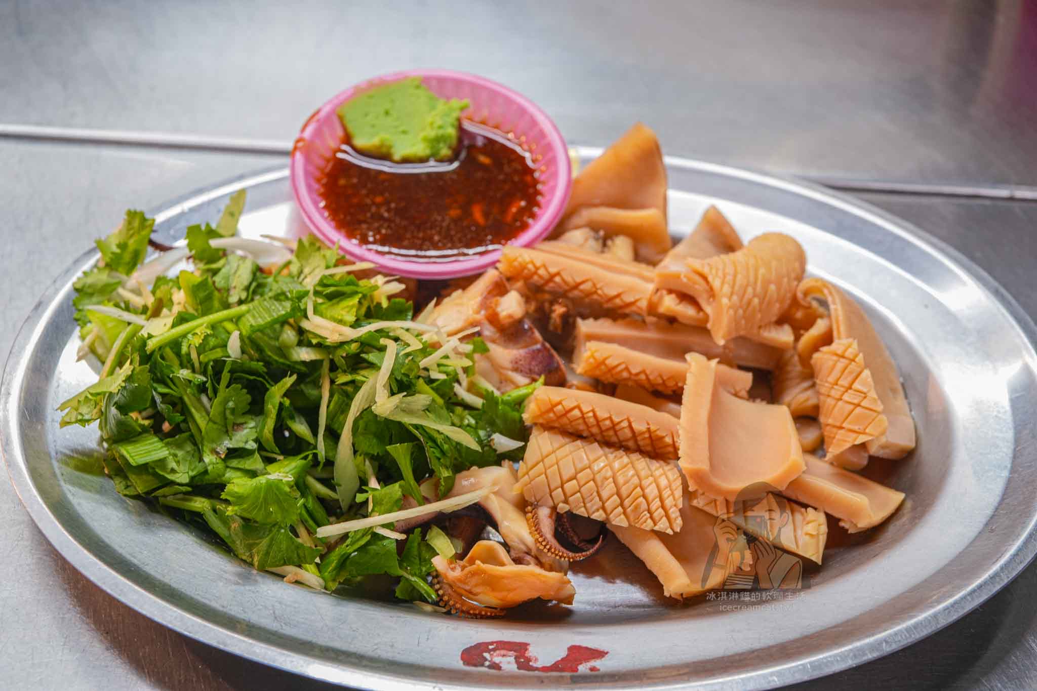 【慈聖宮美食】魷魚標清燙魷魚 一盤魷魚賣一甲子，大稻埕大橋頭站美食 @冰淇淋貓的軟爛生活