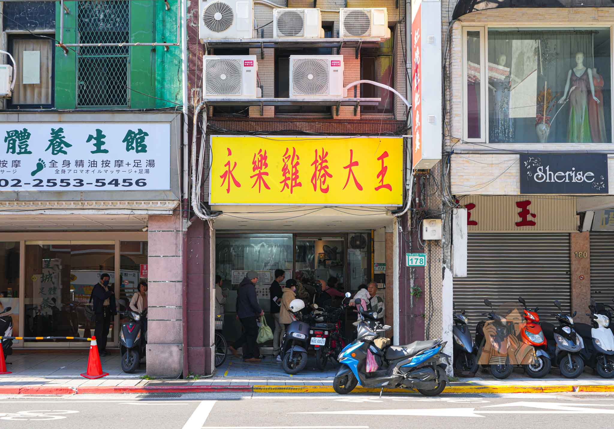 大稻埕美食｜永樂雞捲大王來迪化街必吃百年雞捲，台北雞捲與𩵚魠魚推薦 @冰淇淋貓的軟爛生活