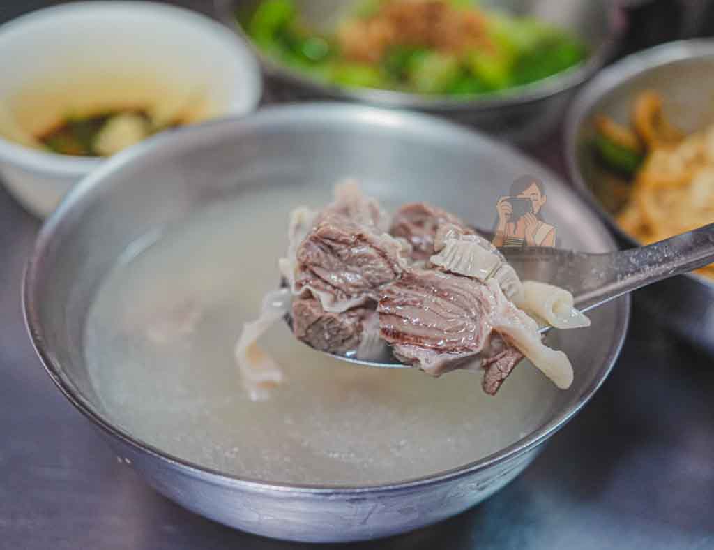 重慶北路福州麵店｜大同區無名麵店推薦，滿桌蔥蒜辣隨你加的福州乾麵 @冰淇淋貓的軟爛生活