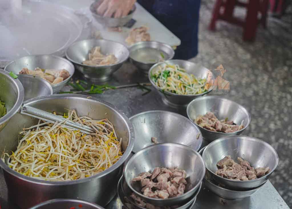 重慶北路福州麵店|大同區無名麵店推薦,滿桌蔥蒜辣隨你加的福州乾麵 @冰淇淋貓的軟爛生活 重慶北路福州麵店|大同區無名麵店推薦,滿桌蔥蒜辣隨你加的福州乾麵 @冰淇淋貓的軟爛生活