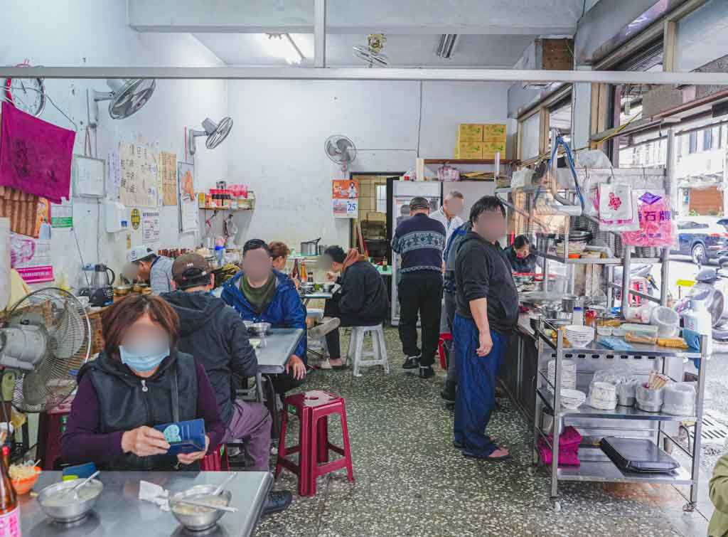 重慶北路福州麵店|大同區無名麵店推薦,滿桌蔥蒜辣隨你加的福州乾麵 @冰淇淋貓的軟爛生活 重慶北路福州麵店|大同區無名麵店推薦,滿桌蔥蒜辣隨你加的福州乾麵 @冰淇淋貓的軟爛生活