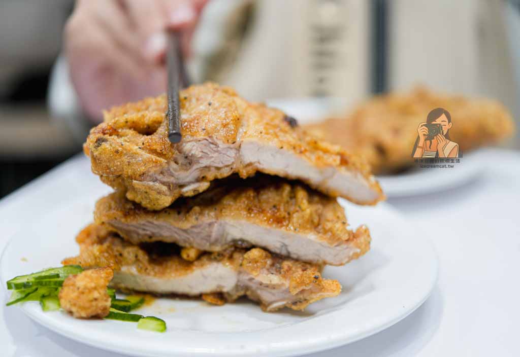 金園排骨萬年店｜西門町美食必吃美食，萬年地下街現炸排骨、菜單價格 @冰淇淋貓的軟爛生活