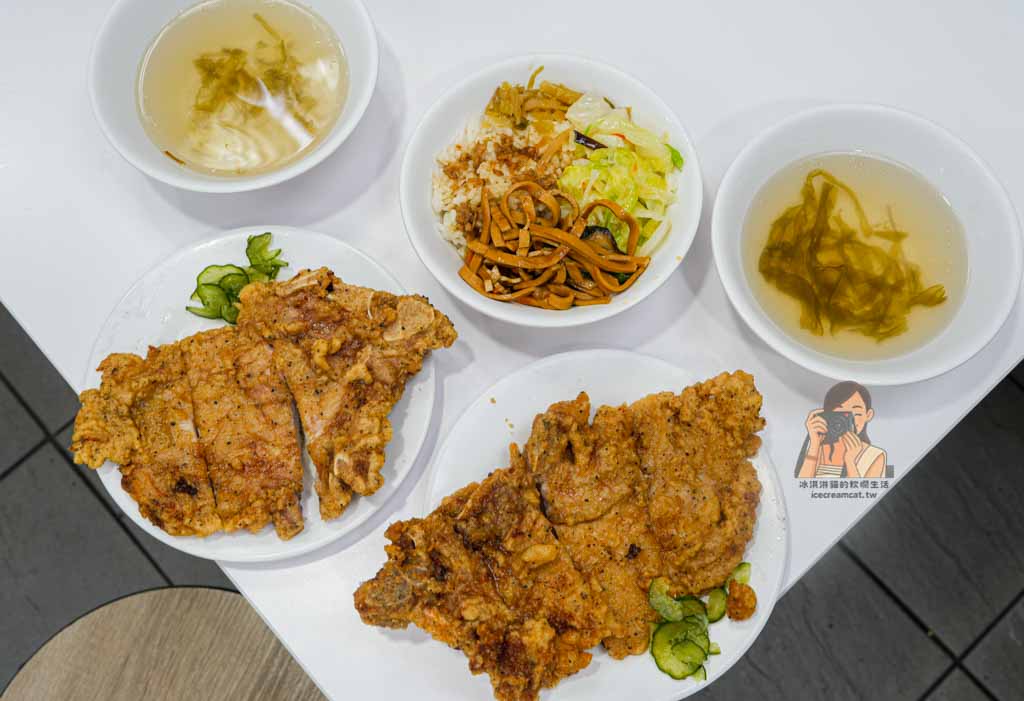 金園排骨萬年店｜西門町美食必吃美食，萬年地下街現炸排骨、菜單價格 @冰淇淋貓的軟爛生活