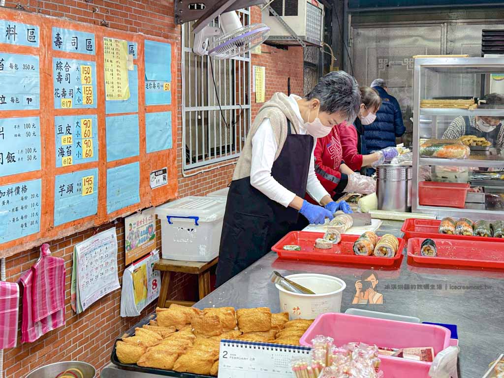 【松竹梅壽司】士林劍潭美食平價壽司，必吃芋頭壽司與花壽司排隊外帶老店 @冰淇淋貓的軟爛生活