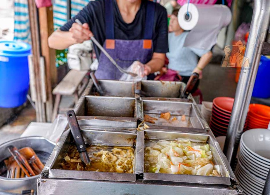 【酒泉傳統油飯】大同區延平北路美食 詹姆士推薦油飯，捷運圓山站早午餐 @冰淇淋貓的軟爛生活