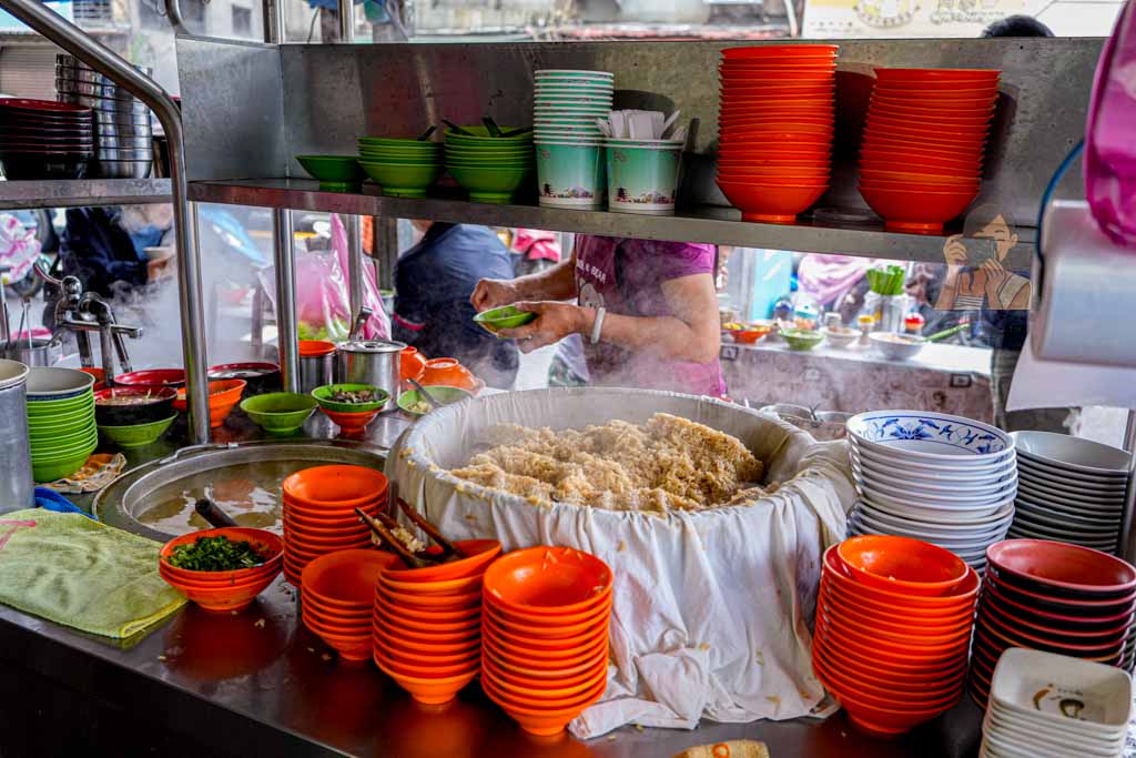 【酒泉傳統油飯】大同區延平北路美食 詹姆士推薦油飯，捷運圓山站早午餐 @冰淇淋貓的軟爛生活