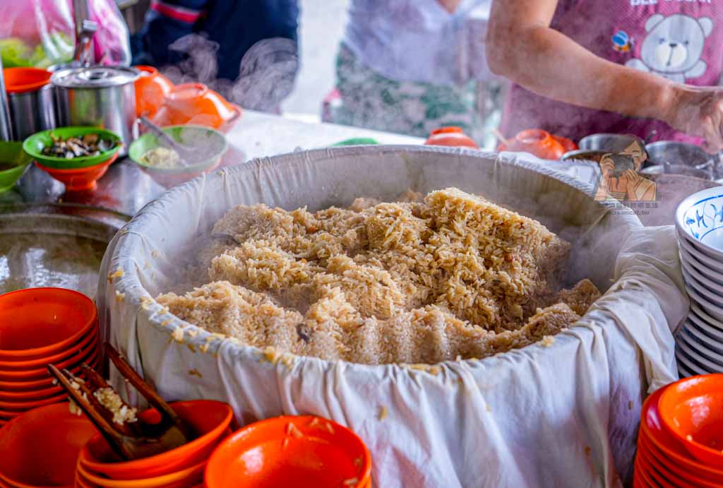 【酒泉傳統油飯】大同區延平北路美食 詹姆士推薦油飯，捷運圓山站早午餐 @冰淇淋貓的軟爛生活