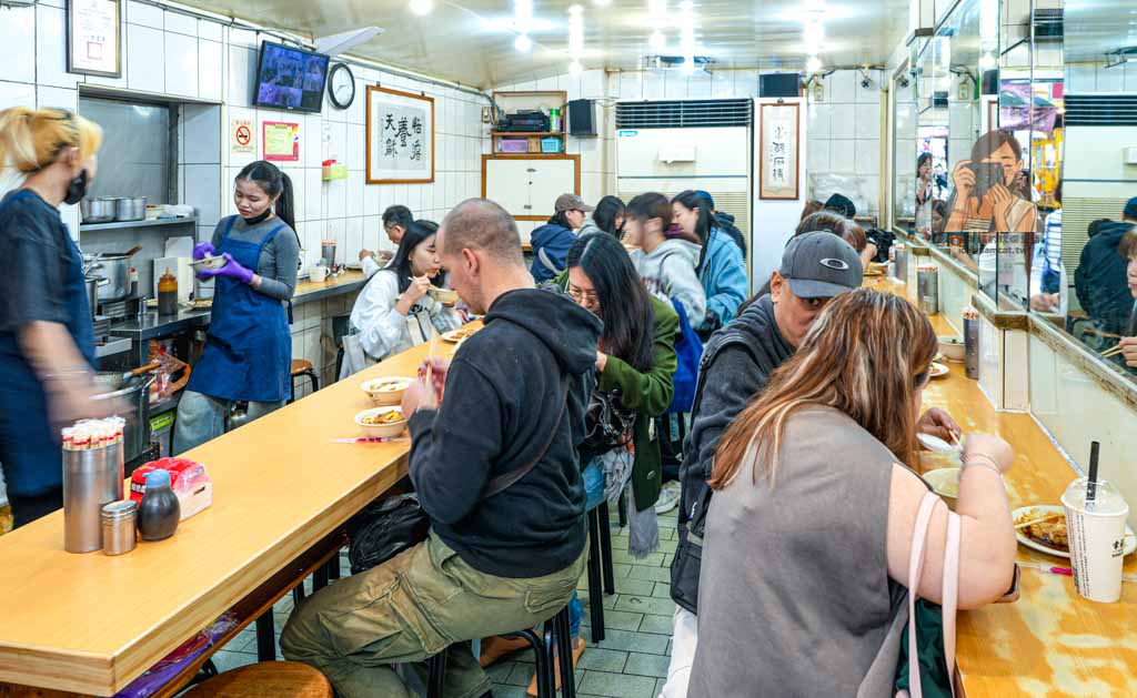 【西門町美食】天天利美食坊菜單價格排隊名店，必吃半熟蛋滷肉飯蚵仔煎 @冰淇淋貓的軟爛生活