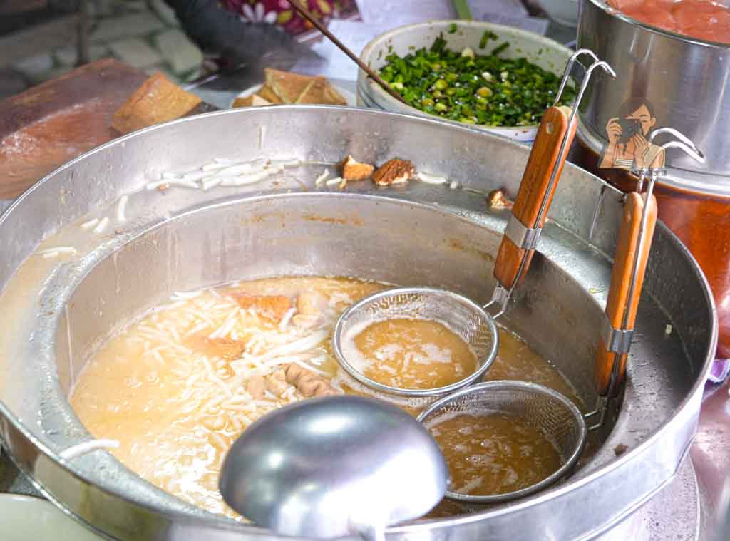 劍潭勇伯米粉湯｜台北士林米粉湯推薦，在地50年老店、黑白切必吃 @冰淇淋貓的軟爛生活