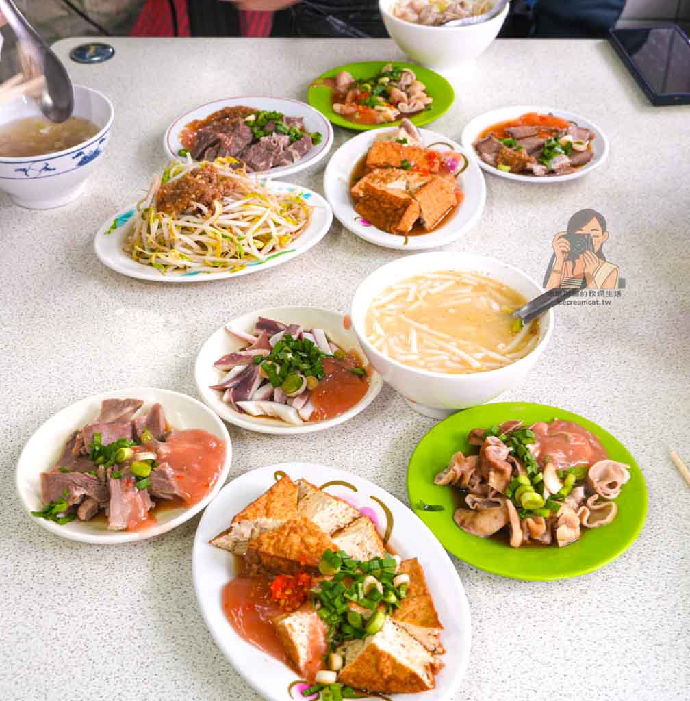 劍潭勇伯米粉湯｜台北士林米粉湯推薦，在地50年老店、黑白切必吃 @冰淇淋貓的軟爛生活