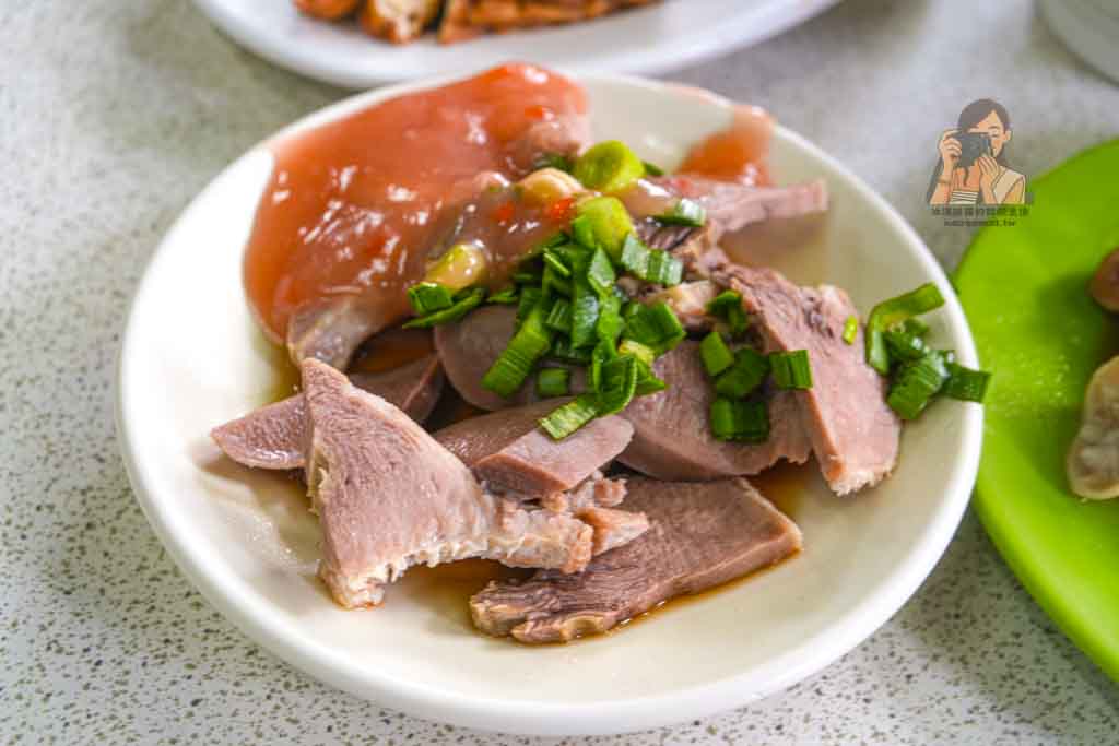 劍潭勇伯米粉湯｜台北士林米粉湯推薦，在地50年老店、黑白切必吃 @冰淇淋貓的軟爛生活