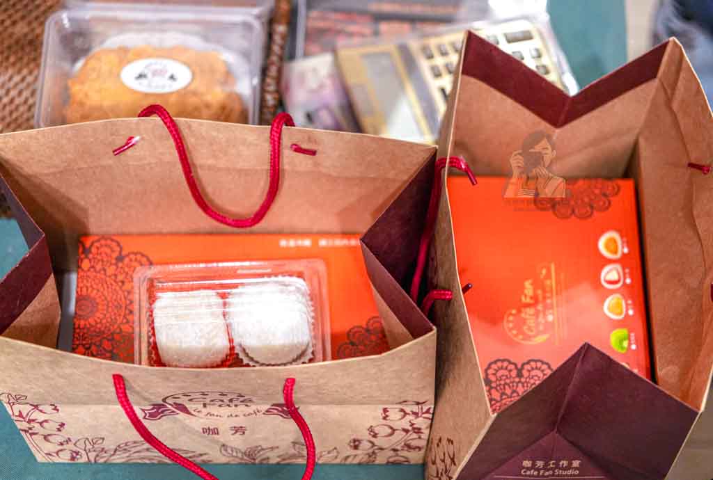 大橋頭美食|咖芳工作室水果及草莓大福和雪球都是熱門必買,迪化街伴手禮推薦 @冰淇淋貓的軟爛生活 大橋頭美食|咖芳工作室水果及草莓大福和雪球都是熱門必買,迪化街伴手禮推薦 @冰淇淋貓的軟爛生活