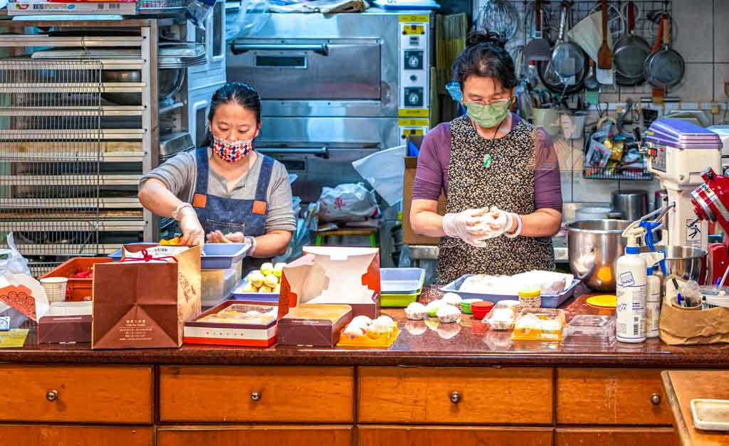 大橋頭美食|咖芳工作室水果及草莓大福和雪球都是熱門必買,迪化街伴手禮推薦 @冰淇淋貓的軟爛生活 大橋頭美食|咖芳工作室水果及草莓大福和雪球都是熱門必買,迪化街伴手禮推薦 @冰淇淋貓的軟爛生活