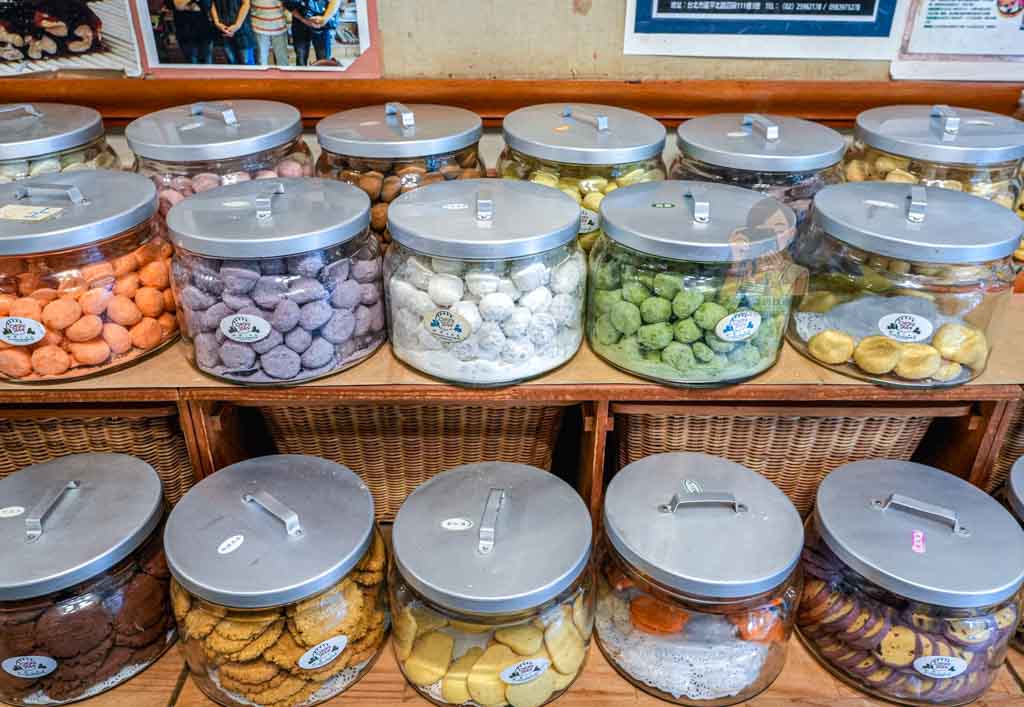 大橋頭美食|咖芳工作室水果及草莓大福和雪球都是熱門必買,迪化街伴手禮推薦 @冰淇淋貓的軟爛生活 大橋頭美食|咖芳工作室水果及草莓大福和雪球都是熱門必買,迪化街伴手禮推薦 @冰淇淋貓的軟爛生活