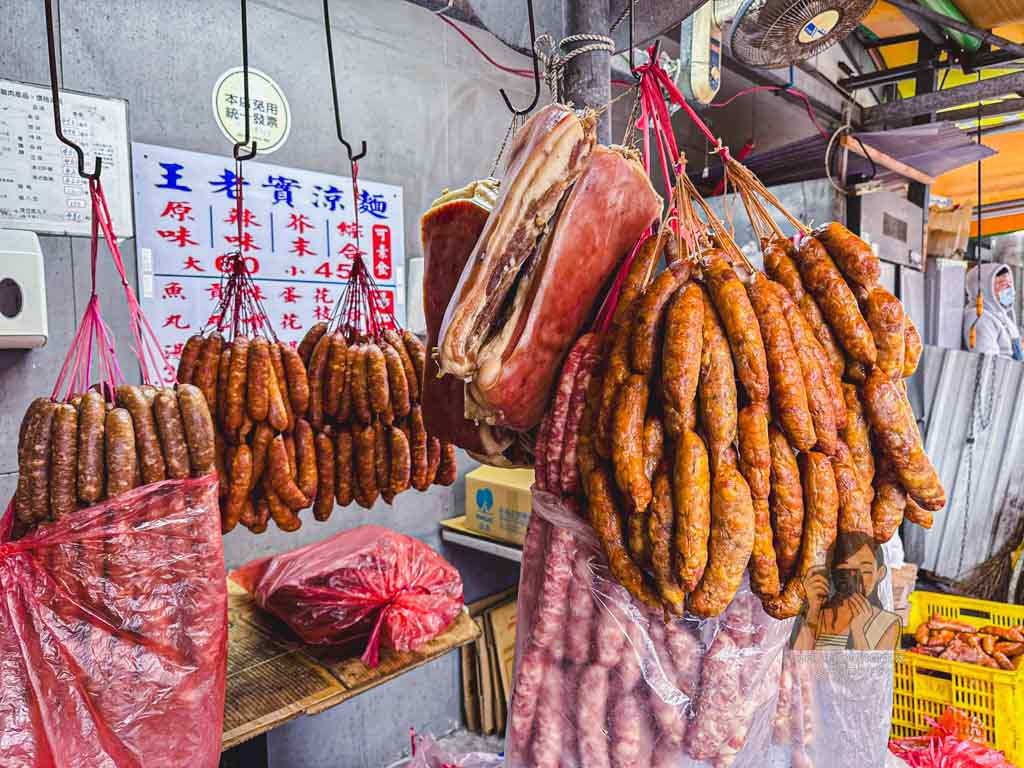 桂來標湖南臘肉【台北石牌美食】冬季限定排隊臘肉攤，臘肉香腸臘腸必買 @冰淇淋貓的軟爛生活
