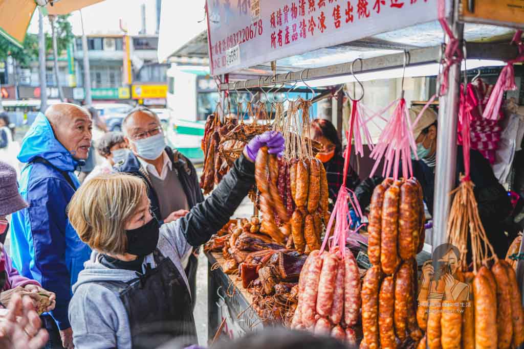 桂來標湖南臘肉【台北石牌美食】冬季限定排隊臘肉攤，臘肉香腸臘腸必買 @冰淇淋貓的軟爛生活
