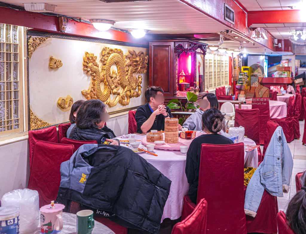 金獅樓港式飲茶 西門町美食推薦，復古推車港點、當男人戀愛時場景 @冰淇淋貓的軟爛生活