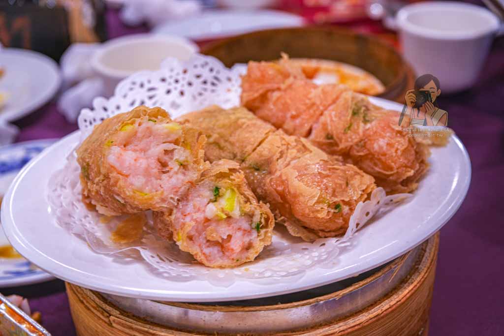 金獅樓港式飲茶 西門町美食推薦，復古推車港點、當男人戀愛時場景 @冰淇淋貓的軟爛生活