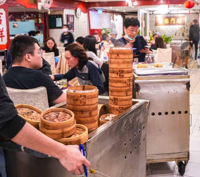 金獅樓港式飲茶 西門町美食推薦，復古推車港點、當男人戀愛時場景 @冰淇淋貓的軟爛生活
