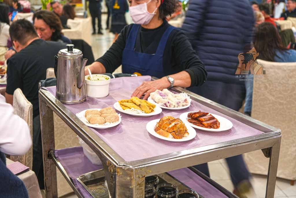 金獅樓港式飲茶 西門町美食推薦，復古推車港點、當男人戀愛時場景 @冰淇淋貓的軟爛生活