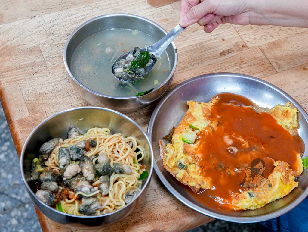 萬華美食｜布袋鮮之蚵不一樣的蚵仔麵線，龍山寺站排隊蚵仔煎、鮮蚵乾麵推薦 @冰淇淋貓的軟爛生活