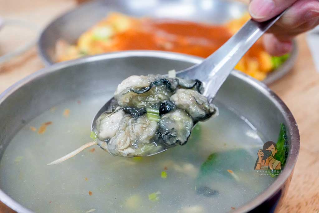 萬華美食｜布袋鮮之蚵不一樣的蚵仔麵線，龍山寺站排隊蚵仔煎、鮮蚵乾麵推薦 @冰淇淋貓的軟爛生活