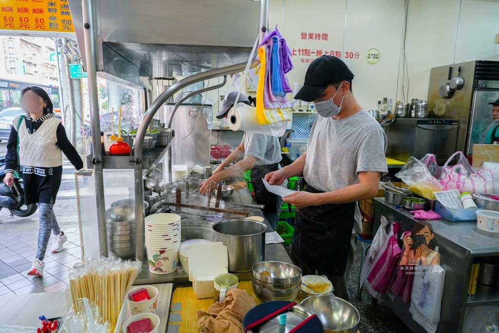 萬華美食｜布袋鮮之蚵不一樣的蚵仔麵線，龍山寺站排隊蚵仔煎、鮮蚵乾麵推薦 @冰淇淋貓的軟爛生活