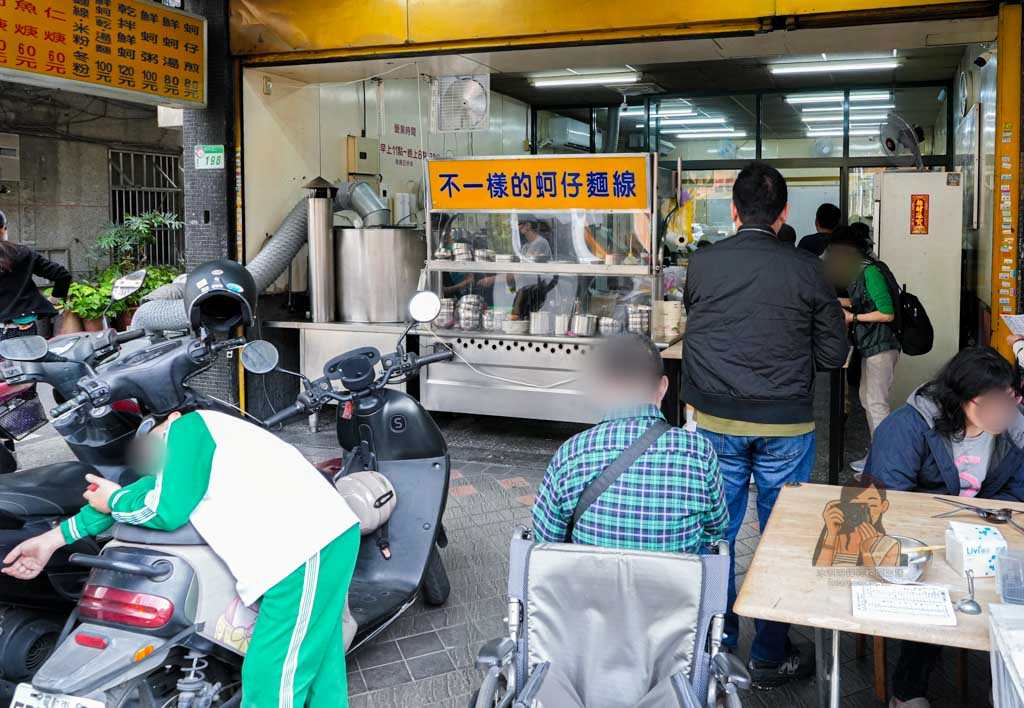 萬華美食｜布袋鮮之蚵不一樣的蚵仔麵線，龍山寺站排隊蚵仔煎、鮮蚵乾麵推薦 @冰淇淋貓的軟爛生活