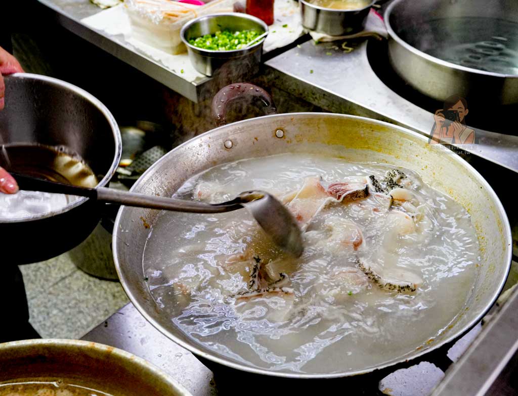 重慶郭魚湯 【大橋頭美食】大同區延三夜市平價龍膽石斑魚魚湯推薦 @冰淇淋貓的軟爛生活