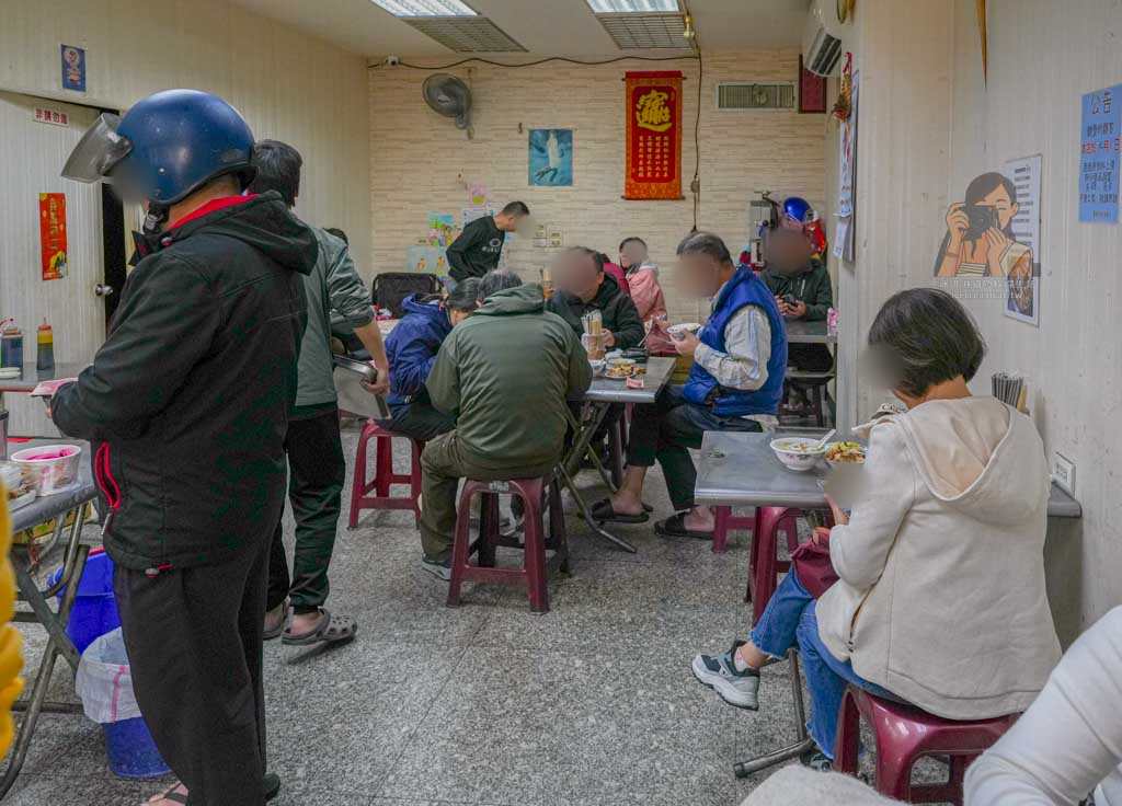 重慶郭魚湯 【大橋頭美食】大同區延三夜市平價龍膽石斑魚魚湯推薦 @冰淇淋貓的軟爛生活