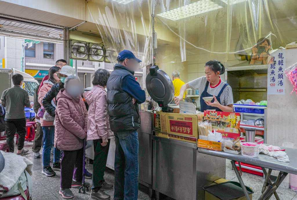 重慶郭魚湯 【大橋頭美食】大同區延三夜市平價龍膽石斑魚魚湯推薦 @冰淇淋貓的軟爛生活