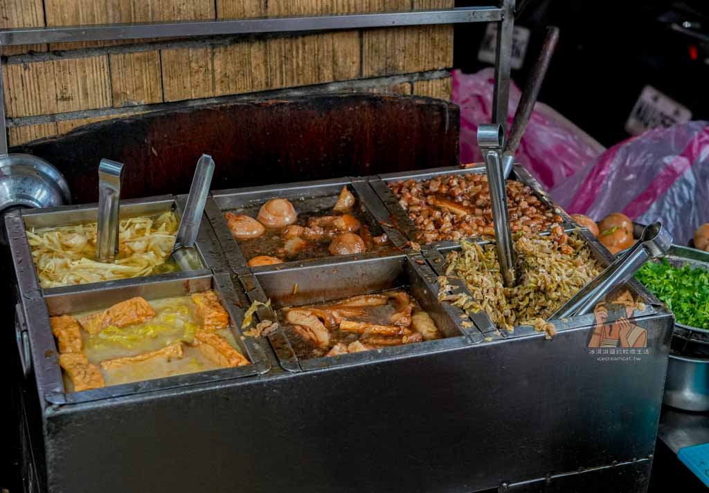 大橋頭美食|延三台北橋頭魯肉飯,刈包四神湯焢肉飯排隊名店,延三夜市必吃 @冰淇淋貓的軟爛生活 大橋頭美食|延三台北橋頭魯肉飯,刈包四神湯焢肉飯排隊名店,延三夜市必吃 @冰淇淋貓的軟爛生活