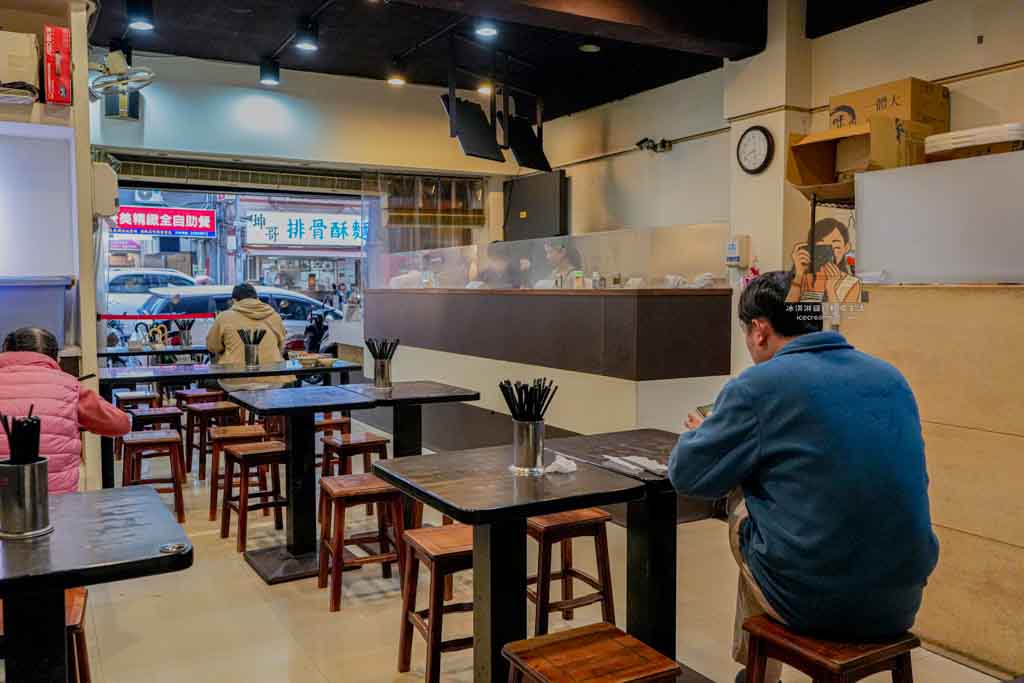 【大橋頭魯肉飯】延三夜市必吃美食,捷運大橋頭站排隊小吃,菜單推薦排骨飯 @冰淇淋貓的軟爛生活 【大橋頭魯肉飯】延三夜市必吃美食,捷運大橋頭站排隊小吃,菜單推薦排骨飯 @冰淇淋貓的軟爛生活