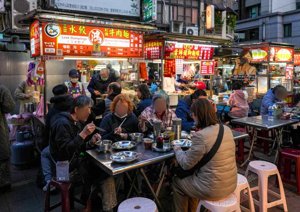 【鴻記水餃牛肉麵】晴光市場水餃推薦,雙城街夜市宵夜美食,日韓觀光客也愛 @冰淇淋貓的軟爛生活 【鴻記水餃牛肉麵】晴光市場水餃推薦,雙城街夜市宵夜美食,日韓觀光客也愛 @冰淇淋貓的軟爛生活