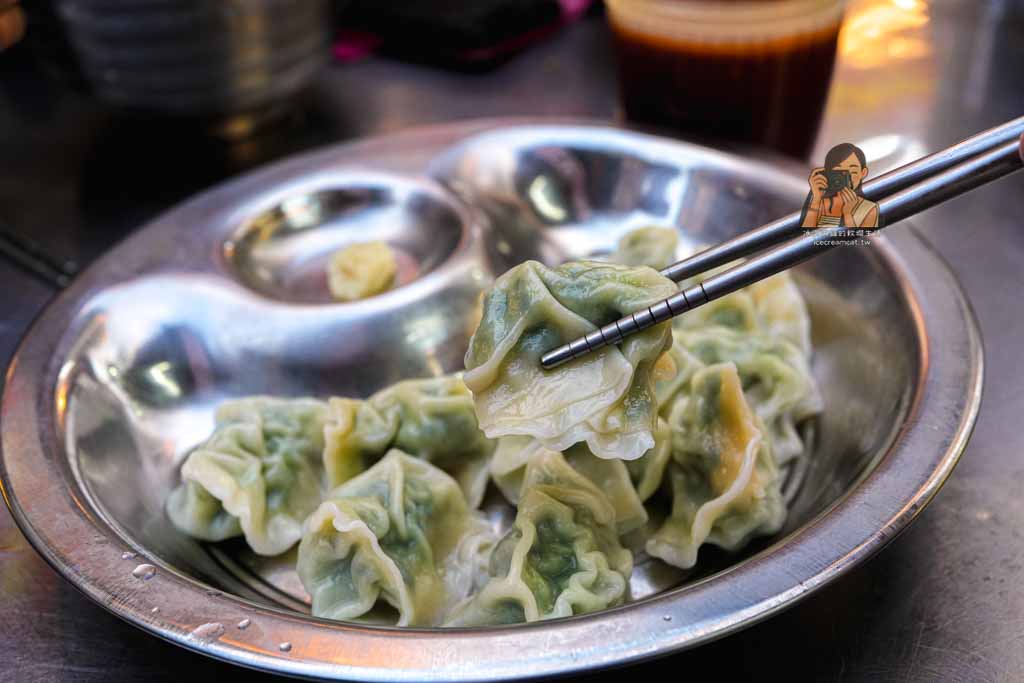【鴻記水餃牛肉麵】晴光市場水餃推薦,雙城街夜市宵夜美食,日韓觀光客也愛 @冰淇淋貓的軟爛生活 【鴻記水餃牛肉麵】晴光市場水餃推薦,雙城街夜市宵夜美食,日韓觀光客也愛 @冰淇淋貓的軟爛生活