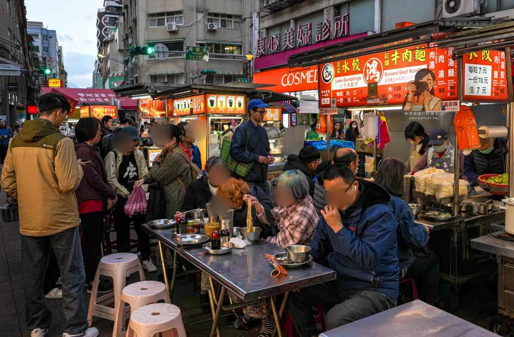 【鴻記水餃牛肉麵】晴光市場水餃推薦,雙城街夜市宵夜美食,日韓觀光客也愛 @冰淇淋貓的軟爛生活 【鴻記水餃牛肉麵】晴光市場水餃推薦,雙城街夜市宵夜美食,日韓觀光客也愛 @冰淇淋貓的軟爛生活