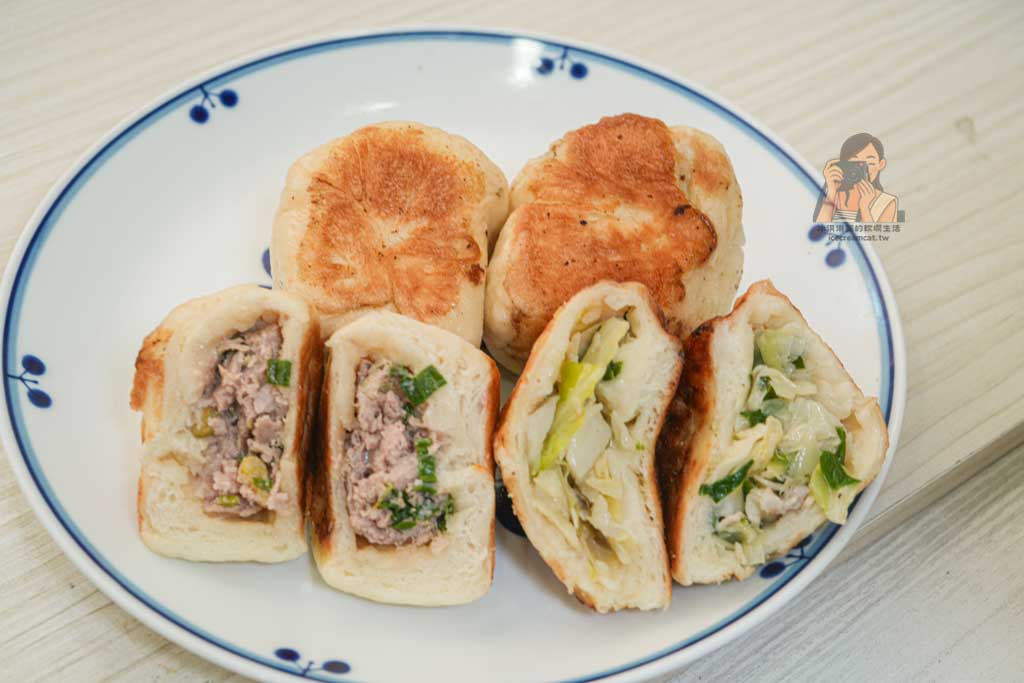 士林劍潭美食｜劍潭蔥油餅 排隊小吃，菜單推薦水煎包與蘿蔔絲餅 @冰淇淋貓的軟爛生活