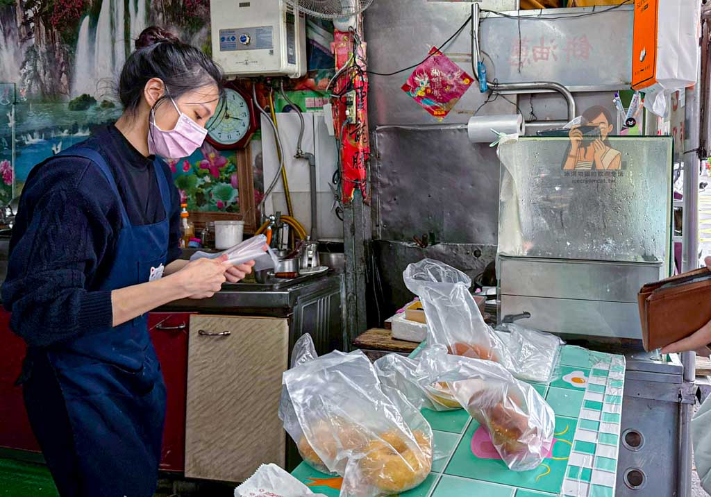士林劍潭美食｜劍潭蔥油餅 排隊小吃，菜單推薦水煎包與蘿蔔絲餅 @冰淇淋貓的軟爛生活