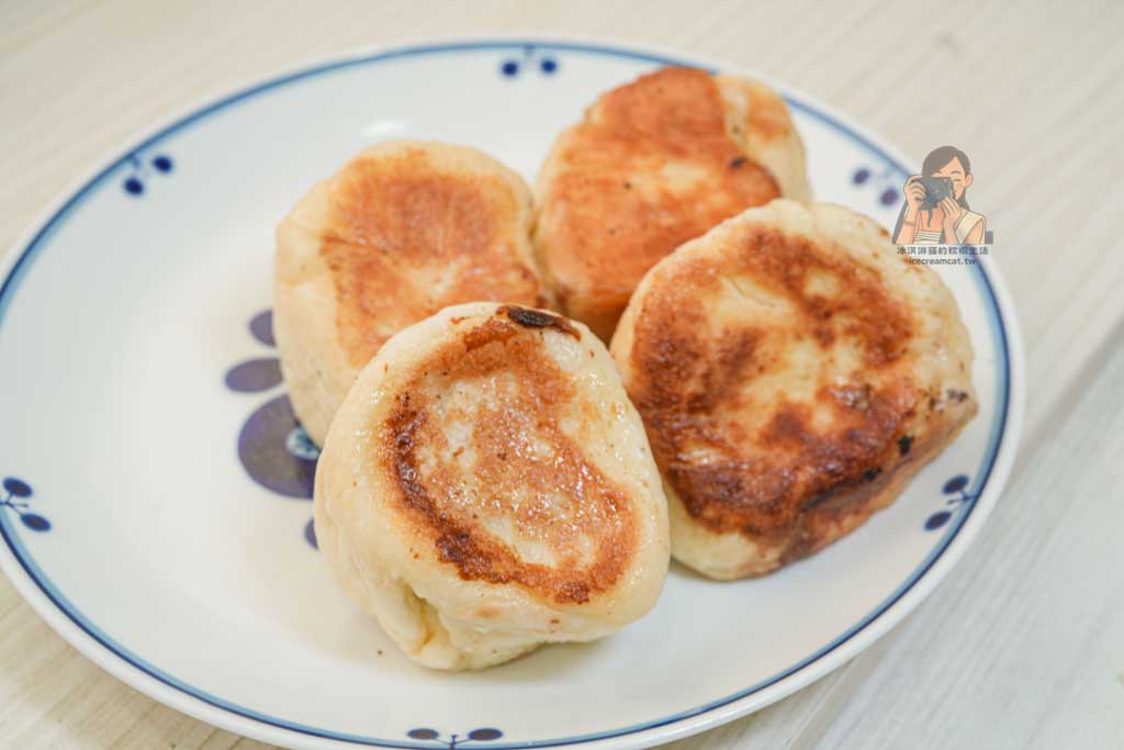 士林劍潭美食｜劍潭蔥油餅 排隊小吃，菜單推薦水煎包與蘿蔔絲餅 @冰淇淋貓的軟爛生活