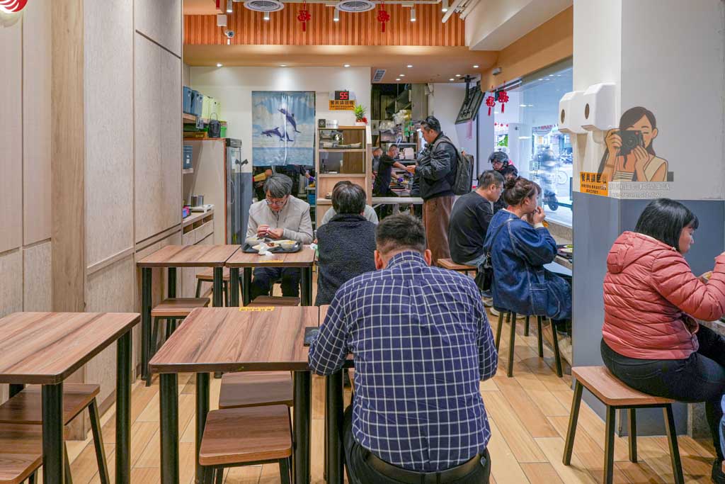 【大橋頭美食】老牌張豬腳飯 大同區延三夜市腿庫飯與菜單價格 @冰淇淋貓的軟爛生活