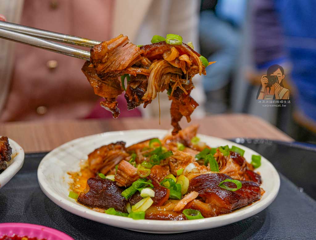【大橋頭美食】老牌張豬腳飯 大同區延三夜市腿庫飯與菜單價格 @冰淇淋貓的軟爛生活
