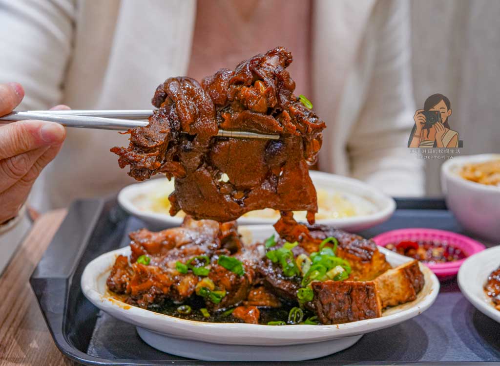 【大橋頭美食】老牌張豬腳飯 大同區延三夜市腿庫飯與菜單價格 @冰淇淋貓的軟爛生活