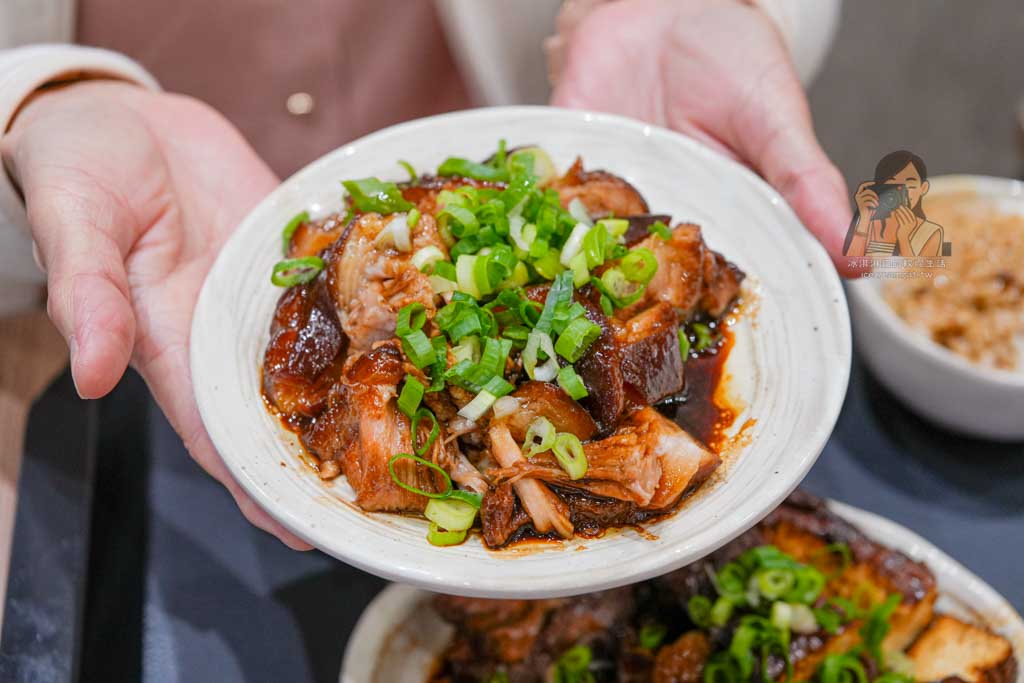 【大橋頭美食】老牌張豬腳飯 大同區延三夜市腿庫飯與菜單價格 @冰淇淋貓的軟爛生活