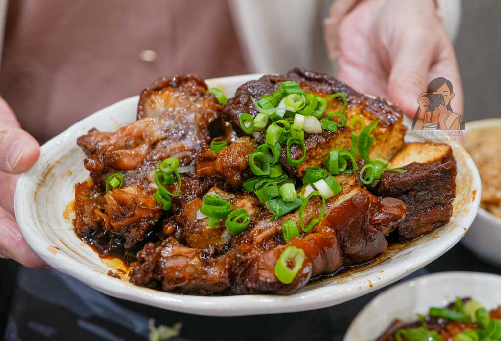 【大橋頭美食】老牌張豬腳飯 大同區延三夜市腿庫飯與菜單價格 @冰淇淋貓的軟爛生活