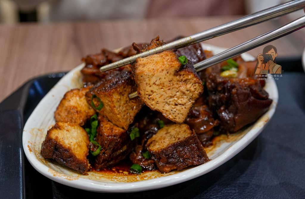 【大橋頭美食】老牌張豬腳飯 大同區延三夜市腿庫飯與菜單價格 @冰淇淋貓的軟爛生活