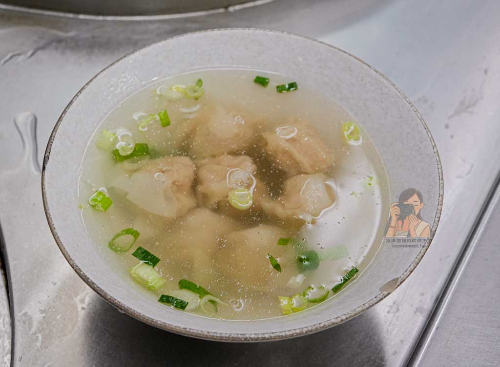 老程麵店|延三夜市老麵店 台北大同區美食推薦,菜單必點古早味豬油乾麵 @冰淇淋貓的軟爛生活 老程麵店|延三夜市老麵店 台北大同區美食推薦,菜單必點古早味豬油乾麵 @冰淇淋貓的軟爛生活