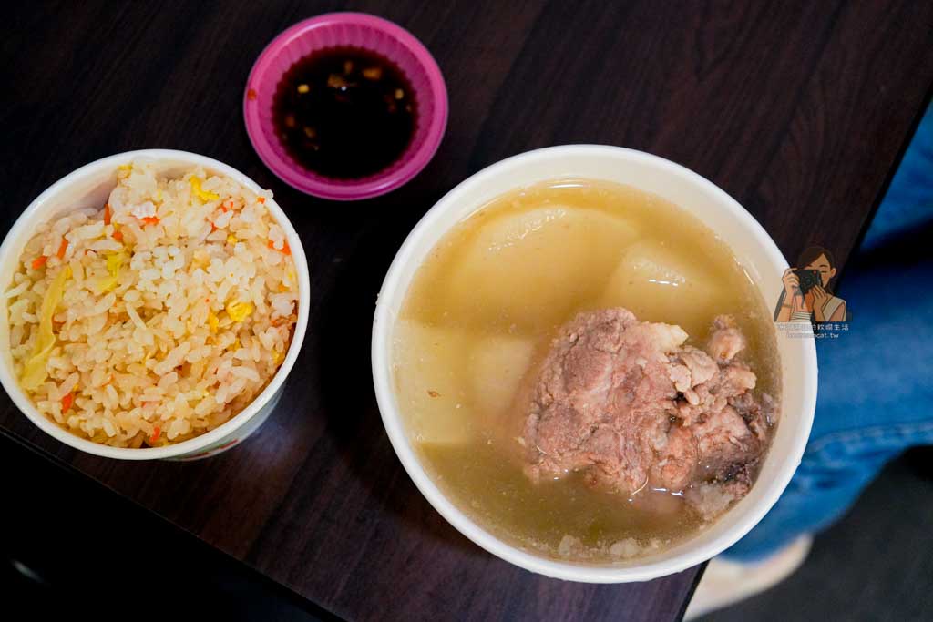 萬華龍山寺美食｜原汁排骨湯和平本舖 高麗菜飯配排骨湯必吃 @冰淇淋貓的軟爛生活