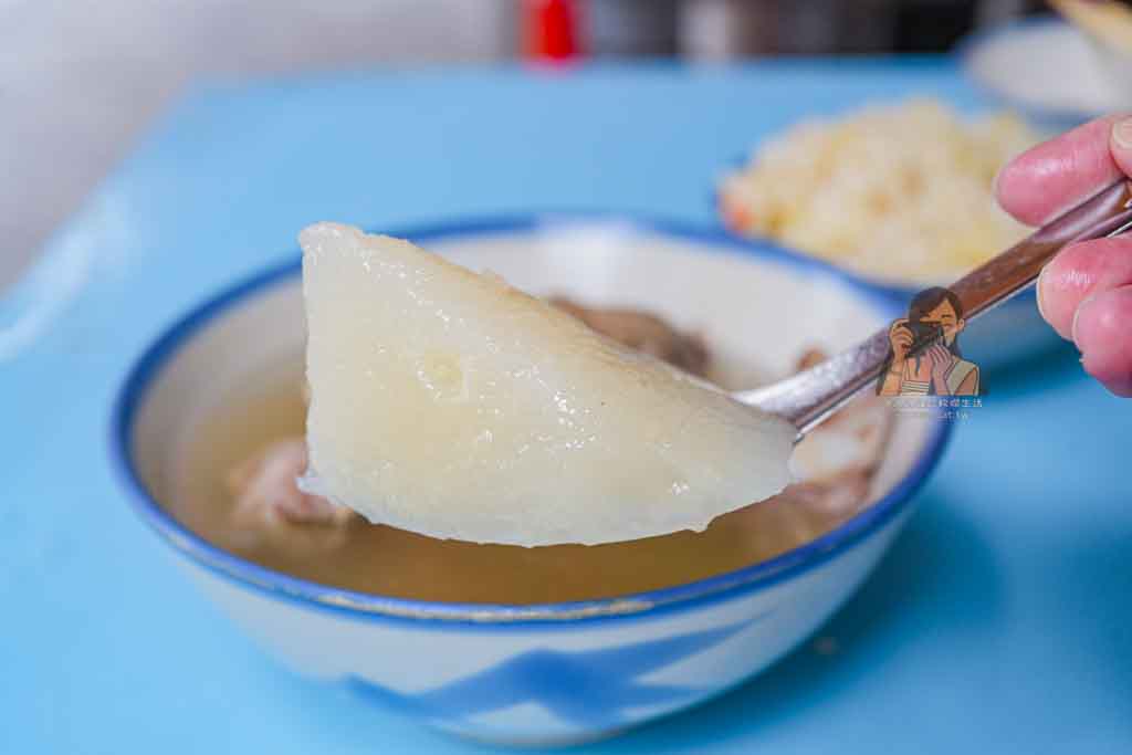 大橋頭美食｜灶頂原汁排骨湯高麗菜 延三夜市飯排骨湯，米其林必比登推薦 @冰淇淋貓的軟爛生活