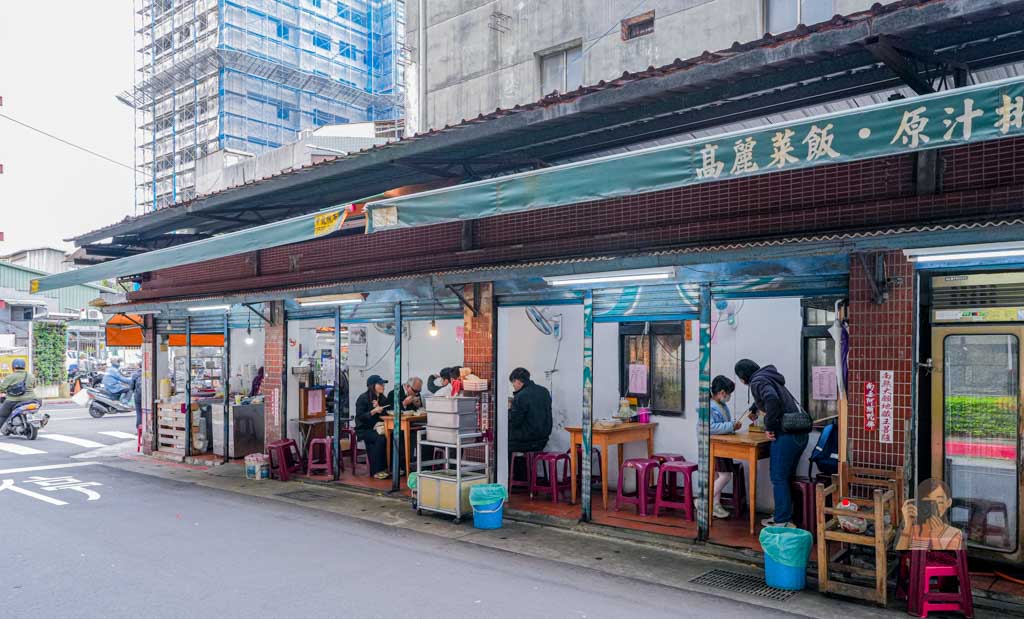 大橋頭美食｜灶頂原汁排骨湯高麗菜 延三夜市飯排骨湯，米其林必比登推薦 @冰淇淋貓的軟爛生活